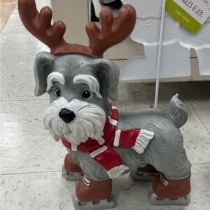 ISO schnauzer statue
